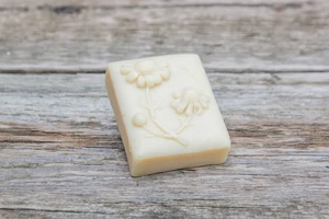 Kamilla szappan virág lenyomattal