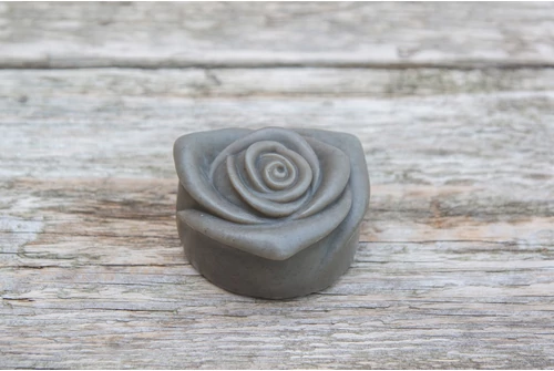 Holt-tengeri iszap szappan rózsa